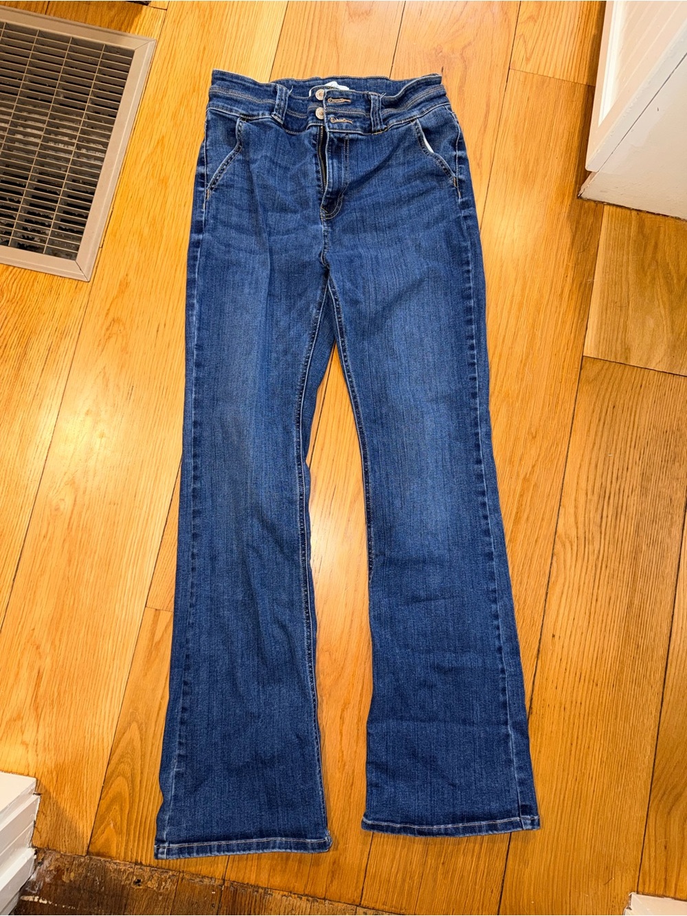 Jaclyn KanCan Flare Jeans 11/29